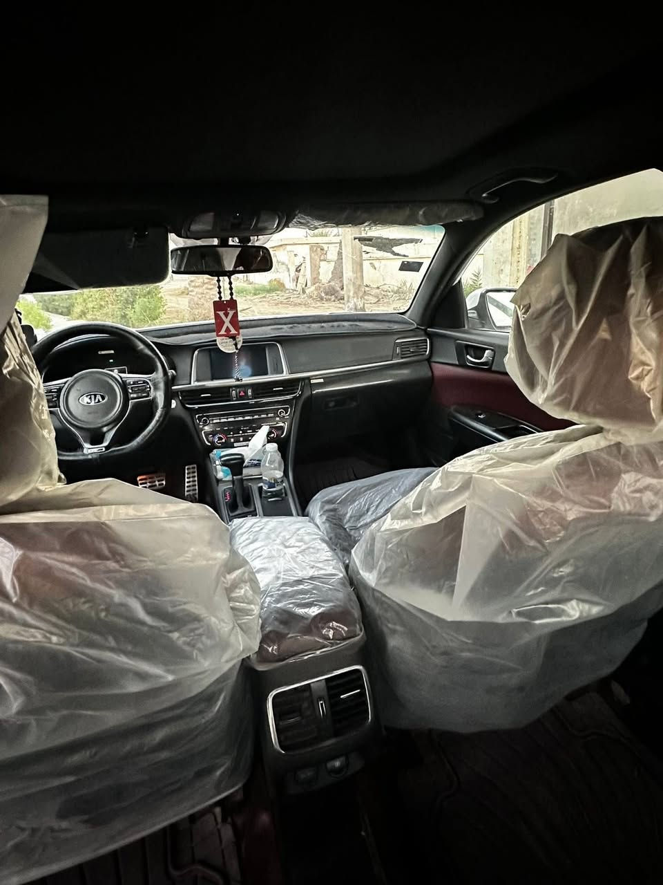 العداد: 165,000 كم (حقيقي)
المحرك: 2400 سي سي

الحالة: مكفولة كفالة عامة من الصبغ والتبديل – السيارة بحالة ممتازة جداً

المواصفات:

 • تشغيل بصمة عدد 2

 • فتحة بانوراما

 • شاشة نافيجيشن مع نظام Apple CarPlay

 • تحكم كامل من المقود (ستيرن) + ستيرن رياضي حرف D

 • 3 وضعيات قيادة

 • كراسي جلد كهربائية مع تدفئة وتبريد

 • خزن كراسي (ميموري)

 • داخلية لون ماروني

 • حساسات أمامية وخلفية

 • 4 كاميرات مع كاميرا خلفية دوّارة

 • رادار نقاط عمياء جانبي وخلفي

 • تدفئة في المقود

 • أضواء زينون بعدسة متحركة مع المقود

 • إضاءة LED نهارية/ليلية + ضوء خلفي LED

 • نظام صوت Harman Kardon مع 10 سماعات + مضخم أمامي وخلفي

 • 12 وسادة هوائية (Airbag)

 • زرار إضاءة (Fog Light)

 • مساحات أوتوماتيكية عند المطر

 • هاند بريك بصمة + نظام Auto Hold

 • نظام تحديد المسار

 • مرايا جانبية كهربائية – قابلة للطي – مع تدفئة

 • صندوق ذكي يفتح عند الاقتراب

 • نظام تبريد مزدوج (ثلاجة قطعتين)

 • هوائي (أريل) طيّارة مع نافيجيشن

 • النوافذ الأمامية أوتوماتيكية

 • دبل كزوز (عادم مزدوج)

الــسعر _175

للتواصل:   2016

*رجـــاءً بـس الـشراي يـتصل

📍 الموقع: بغداد – أبو غريب

رقم الهاتف:***********
