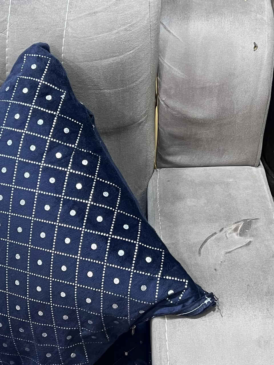 السلام عليكم قنفات للبيع عيبها حرك بسيط واضح بصورها والرجلينات بـَسہ يرادلهن ضبط السعر 250 مع المفرش كامل


**إذا كنت صاحب هذا الإعلان وتريد حذفه لأي سبب، رجاءا أرسل رسالة إلى الدعم الفني**