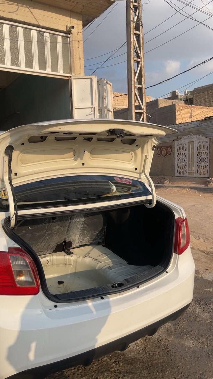 KIA Rio 
للبيع مديل :2012 
محرك : 1600 
محركه جديد تبريد كامله عله 24  حبايه 
حداديه جديده 
رقم اربيل الجديد باسمي 
هزه جديده 2030
شاشه جبيره كامره خلفيه 
داش كام اصلي 
اشاير بل المري 
تخم تاير جديد 
الساره مكفوله ما عده قطعتين بارد بارد 
شويه 
رقم الهاتف : ***********
