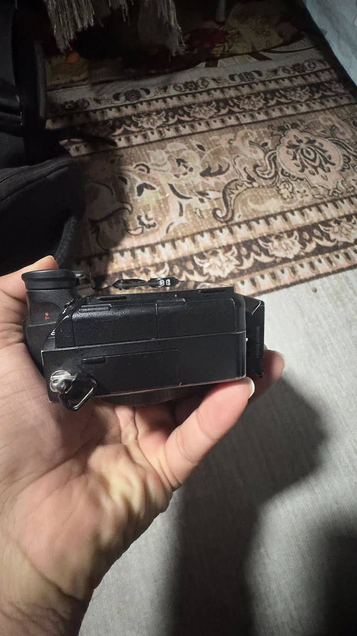 � للبيع | Sony A7 III (Mark 3)
الكاميرا نظيفة جداً / شبه جديدة وتشتغل 100% بدون أي مشاكل.

المواصفات:

 • فل فريم 24.2 ميگابكسل
 • تصوير فيديو 4K
 • فوكس سريع (Eye AF)
 • تثبيت داخل الجسم 5 محاور
 • تصوير متواصل 10 صور بالثانية
 • أداء قوي بالإضاءة الضعيفة
 • بطارية NP-FZ100 قوية

مناسبة للتصوير الاحترافي، الأعراس، التخرجات، والفيديو 🎥📸

💰 السعر: خاص
📞 رقم التواصل: ***********
