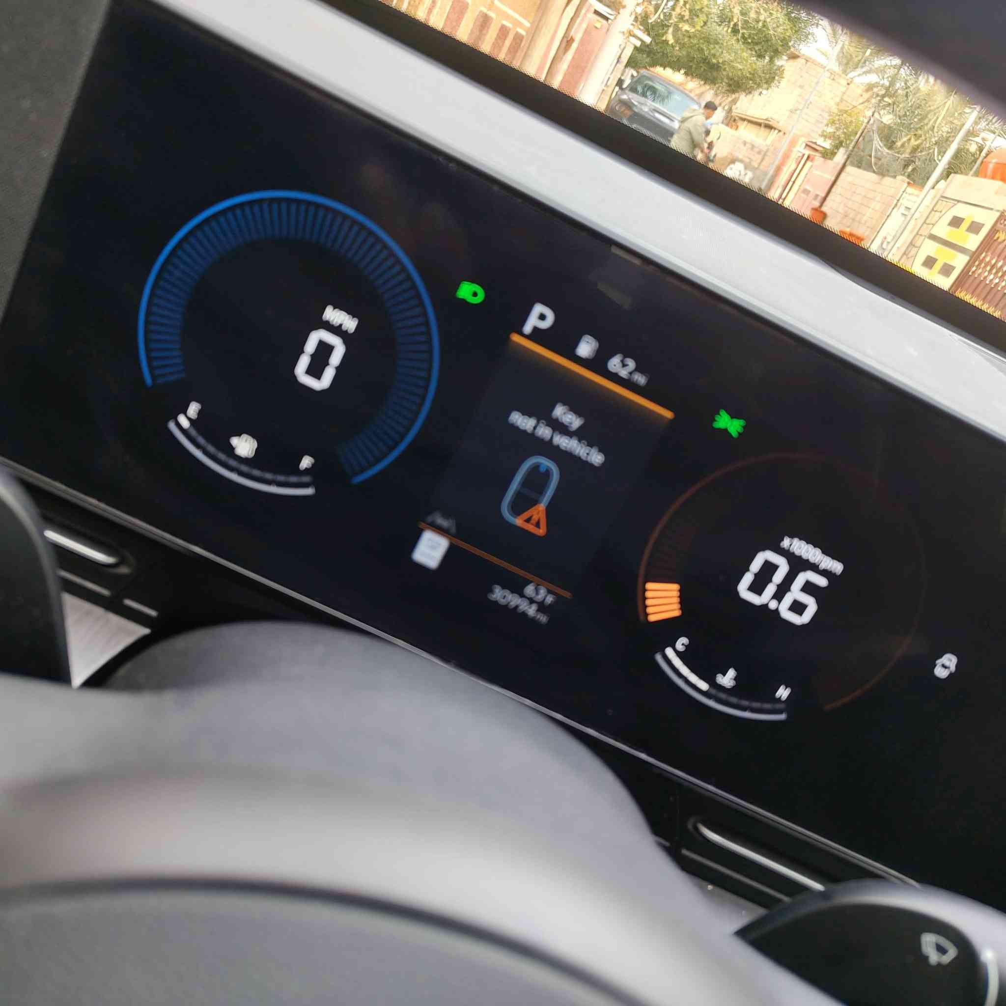 كونه 2024  SEL محرك 2000 
دخول  جديد  بدون رقم تترقم جميع المحافضات 
ضرر بسيط بدون دواخل صبغ بنيد فقط بدون ايرباك 
صور الحادث مرفقه بل منشور 
مواصفات SEL معروفه 
بصمه عدادات  دجتل فورويل كرسي كهرباء تشغيل عن بعد  ويل كروم  
السياره جاهزا  من كلشي بدون نواقص شرط الفحص 
سعر 15800بدون رقم 
عنوان ديالى بعقوبه 
رقم ***********
واتساب ***********
