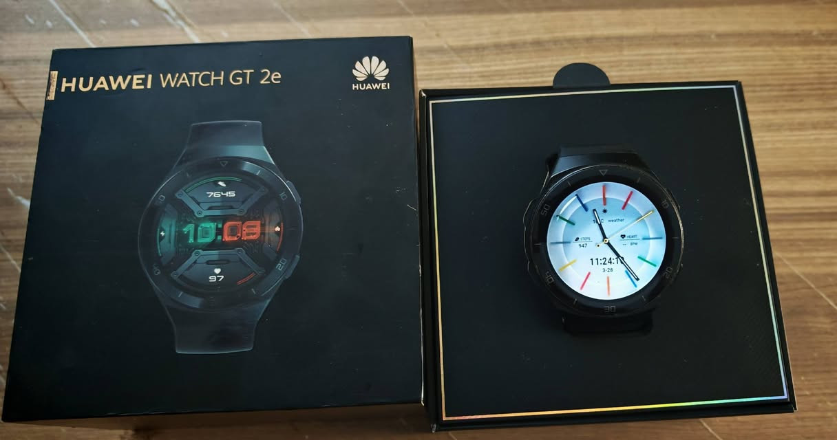 ساعة هواوي الرياضية اصلية gt 2e
لو اسود مع ملحقاتها 
السعر 75 الف 
يوجد توصيل ***********
