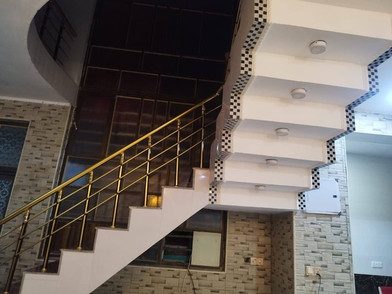 🏡 بيت للبيع – حي الصحة
📍 الموقع: حي الصحة، قرب صيدلية زهراء الوطيفي
📐 المساحة: 200 متر
🏠 المواصفات:
4 غرف نوم (غرفة بالطابق الأرضي + 3 بالطابق العلوي). استقبال. مطبخ. صحيات. كلدور

سند زراعي (سند 25)
قريب من الشارع العام

📞 للاستفسار والتواصل:

 *********** 

✨ بيت مرتب بموقع ممتاز وقريب من الخدمات، فرصة حلوة للسكن أو الاستثمار
#عقارات #بيع_بيوت #حي_الصحة #فرص_عقارية #استثمار #بيت_للبيع
