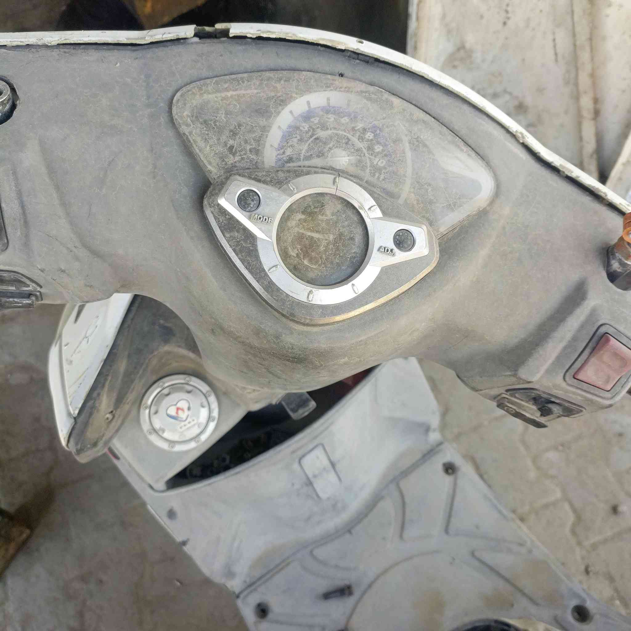 كامكو ريسنك ١٢٥ دراجة تشتغل وتطفة ابيع كوم حديد ب١٧٥ وبيها مجال مكاني زعفرانية ‏‪***********‬‏
