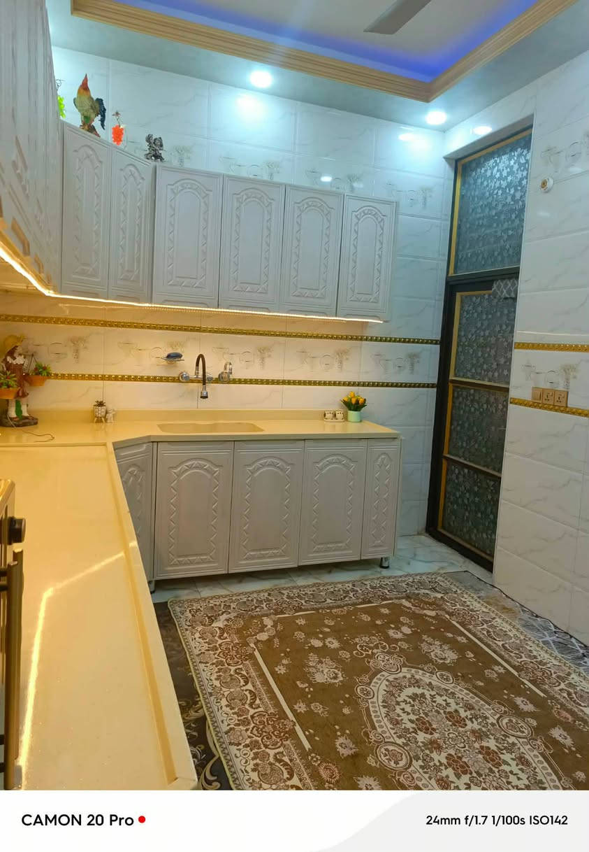 دار للبيع طابو صرف كربلاء حي ميلاد 100متر  5في 20 طابقين 3 غرف نوم ستقبال وصالة وحمامات عدد 2 وسطح كامل لبخ ونثر والأرض شتاكر  الاستفسار أكثر الاتصال الارقام تالية 
***********//***********
ملاحظه الدار مطلوب اسكان
