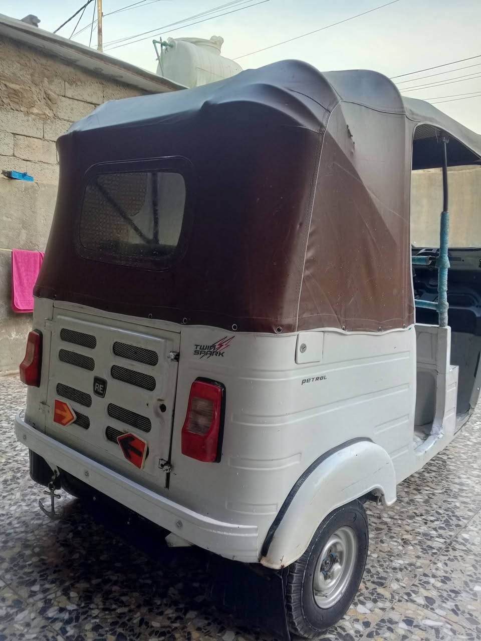 سلام عليكم تكتك لبيع رقم وسنويه تحويل مباشر موديل 20 بسنويه تقره21   مكاني نهايت حيور سبع قصور شارع أبو علي الهاتف ***********
