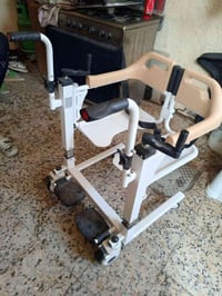 كرسي احتياجات خاصة • متحرك • البصرة