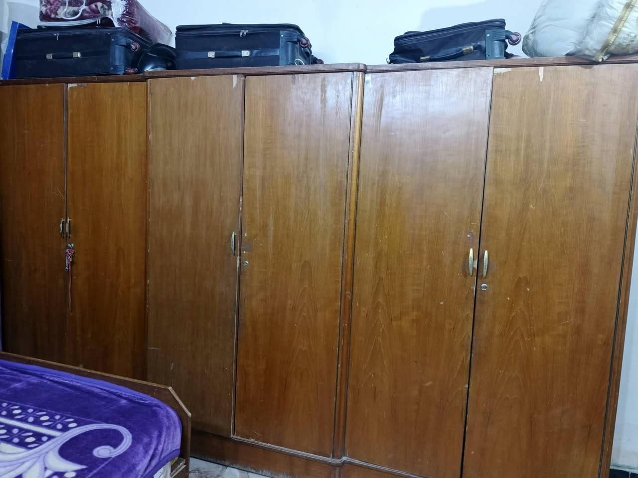 السلام عليكم هاي الغرفه صاج سعرها ٢٥٠هي والدوشك مكاني حي العسكري للاستفسار على الرقم ***********
