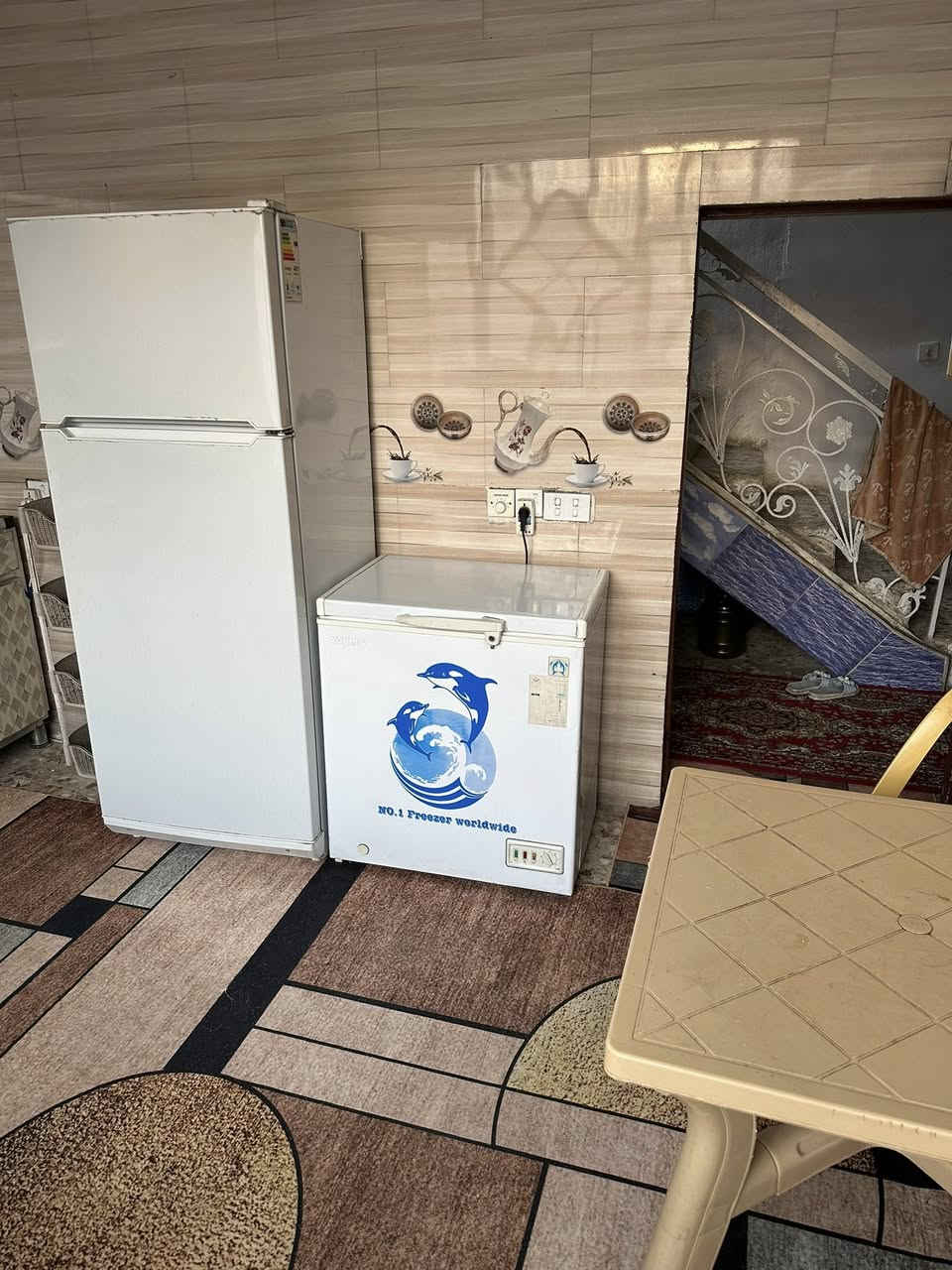 سلام عليكم دار للبيع منطقه الزعفرانيه قرب اسواق مريم شارع الزوراء خلف مول الباشا زراعي كافت الخدمات ماء مجاري كهرباء تبليط يحتوي الدار طابق ال اول غرفه نوم وصطح طابق الارضي يحتوي على غرفتين نوم ستقبال صاله مطبخ صحيات داخليا خارجيه بيت كراج سياره ترك خلف لبيت مساحه 180 سعر 120 بي مجال لتفاوض 
والاستفسار: رقم الهاتف ***********
