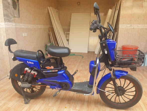 سلام عليكم دراجه شحن قطعه كلش نظيفه ماشيه شهر ونص نوعيه معروفه ٤ بطاريات تمشيك ٤٦ كيلوء متر سرعه قصوه ٤  سرعات بيهاا كلشي شغال بيهاا نظافه ميحتاج اتكلم كما موظح بصور موديل ٢٥ تواصل *********** واتس سعر خاص
