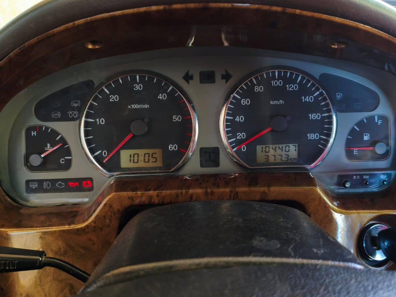 سوبر دير 2010 مكفوله ماشيه104الف محرك ما مفتوح بلادي لاتنقيص ولا تبخير  السياره نضيفه مثل البصوره تدفئه وتبريد السعر 80وبيهامجال للشراي فقط ***********
