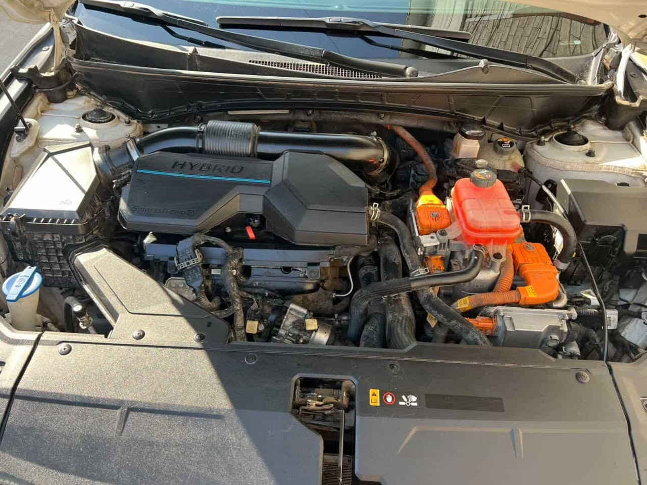 سلام عليكم
توسان هايبرد 2022فولل 
وارد امريكا السيارة فول مواصفات 
ماشيه 71الف فقط السياره جديده
بنراما قطعتين 
بصمه تشغيل 
تشغيل عن بعد
مكينه 1600 تيربو
السياره فور ويل دفع رباعي 
كراسي كهرباء ⚡️ 
كشنات هيتر تبريد 
هاند بريك بصمه
شاحن واير ليس
شاشه ابل كار بلي 
 دشبول ايباد
قطعتين تبريد
حساس امامي وخلفي 
لايت زينون + LED
كشافات زينون
ويل كب 19
شفتات مقود
مثبت سرعه
نظام مانع الانزلاق 
نظام نزول منحدرات
نظام الايزو فكس
درايف مود SMART/SPORT/Eco/
اشاير بل مري والمري 
هواي بيها مواصفات

صور الحادث موجوده بل منشور بيها 3 قطع صبغ  
الشراي يتصل بي واتس
بيع فقط بدون مراوس  
مكان السياره بغداد
للأستفسار  ***********
