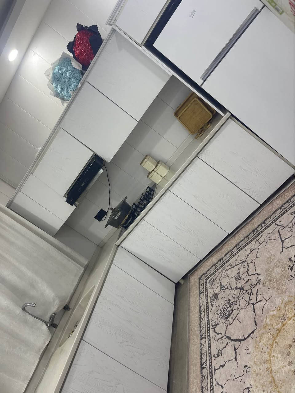 تاخم سیسەم ٢ نفری ٧ پارچە لەگەل کەنتۆر
کاوەنتەر mdf و تەباغ و مرەشەع
تاخم قەنەفە حەرف L و سیتی مێز
بۆ پەیوەندی *********** أربيل, العراق
