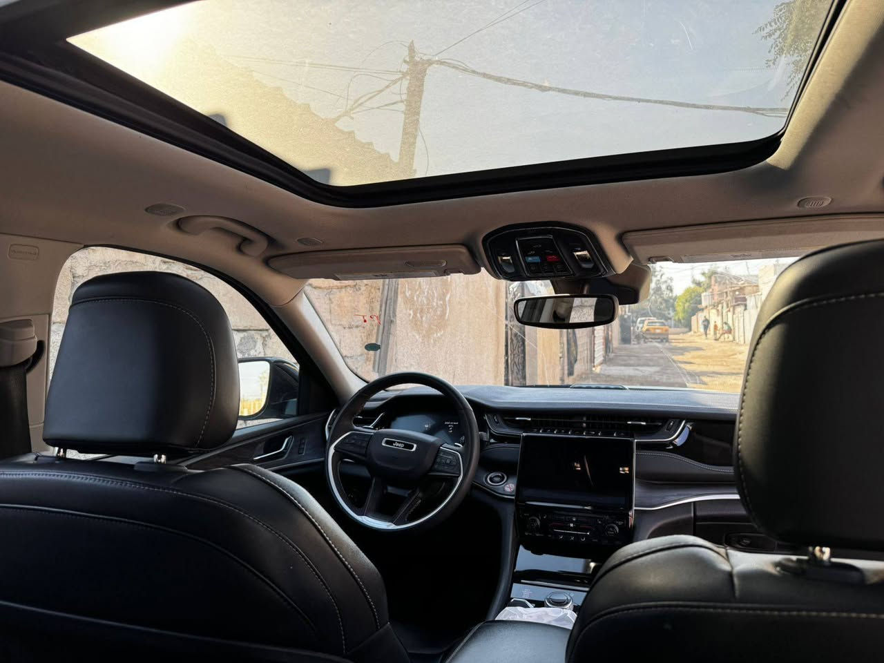 السلام عليكم جيب كراند شيروكي هايبرد 2024 مرقم بغداد الدولي بسمي
حجم المكينة : 2000 تيربو + هايبرد + شحن منزلي 
المواصفات:.
1. بصمه
2.شاشه كبيره
3.تشغيل عن بعد
4.رادارامامي+خلفي+جوانب
5. كشنات جلد
6. كشن السايق ميموري
7. كشنات كهرباء
8. صندوق كهرباء
9. حساسات خلفية
10.قطع تبريد
11. إشابر بالمري
12.السياره جديده كلش
13. رادارات 360
14. ثلاث وضعيات قيادة
15. بانوراما فتحتين
16. كير ماوس
17. نظام منحدرات
18. هيتـرات بالكشنات
19. ويل كب كروم
20. لايتات لد
21. بكلايت لد
22. كشافات
23. بصمة أبواب 
24.سايد بريك كهربائي
25. 3شاشات
السياره بدون تبديل بيه صبغ نص البنيد فقط بدون ايرباك 
مكان السياره بغداد الغزاليه
السعر 315 وبيه مجال بسيط
الاتصال على الرقم 
***********  ابو محمد
