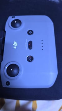 درون دي جي اي نيو جديدة بس مفتوحه من الكارتونة سنكل وياها الجوستك ملحق...