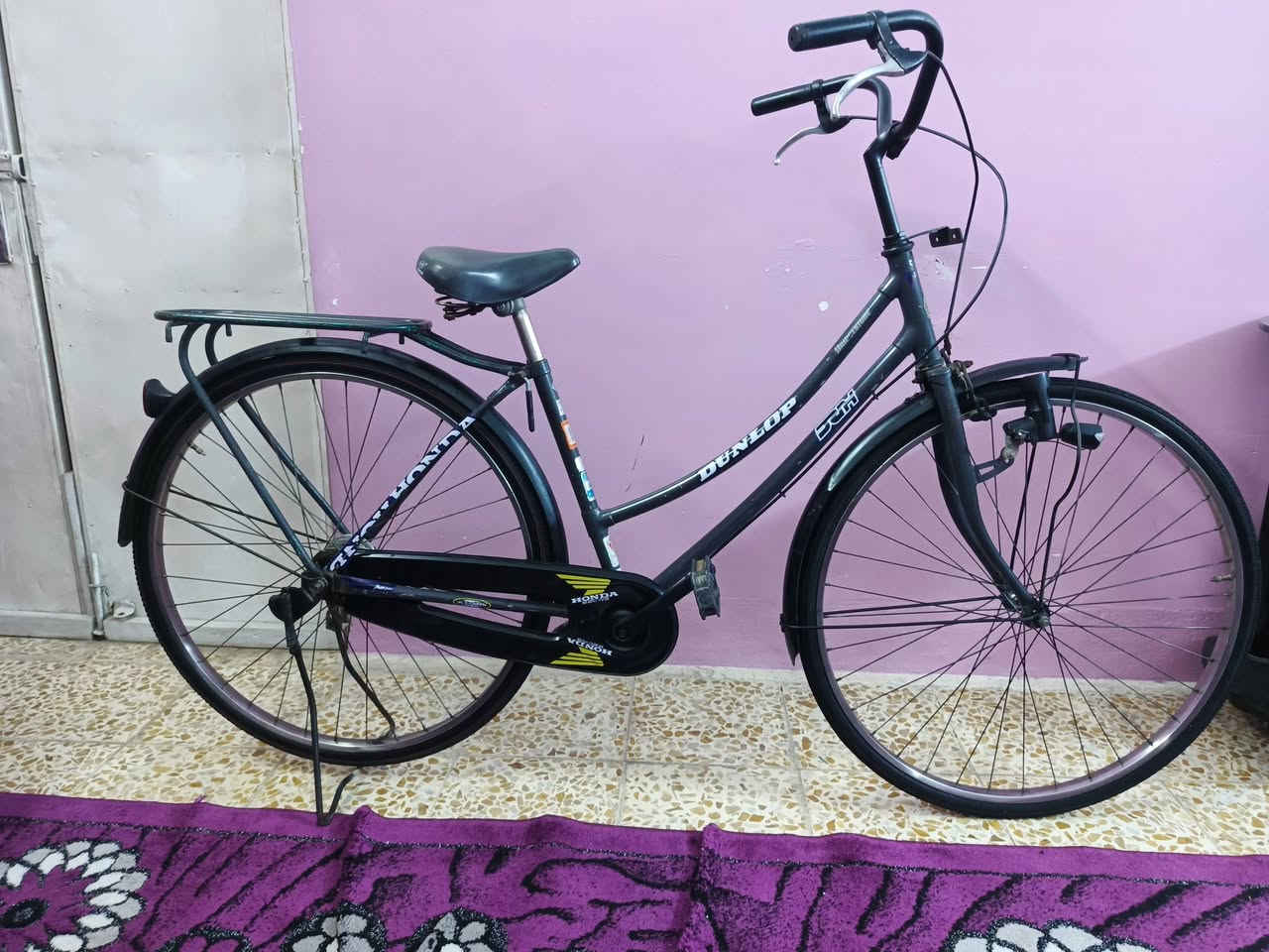 السلام عليكم بايزكل للبيع عبد الحليم مال باله اللون فيلي 🖤🖤 اصطابات كاملين  تيرات وجوابا جديد الاصلي دينمو شغاله ثلجي الضوء السعر 75 وبي مجال الاستفسار على الخاص او على هذا الرقم ***********
