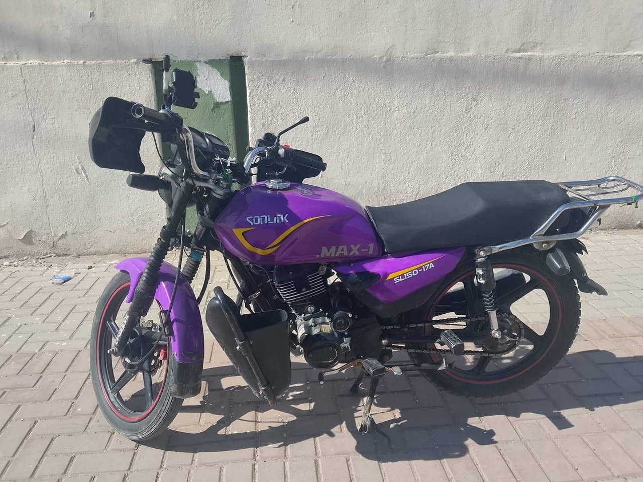 سلام عليكم شباب دراجه للبيع دراجه خير من الله مكينه مكفوله كفاله عامه مكاني بغداد البلديات السعر 650 شباب لحد يكسر بيها المو شراي لا يجي أوراق كامله اي استفسار ***********
