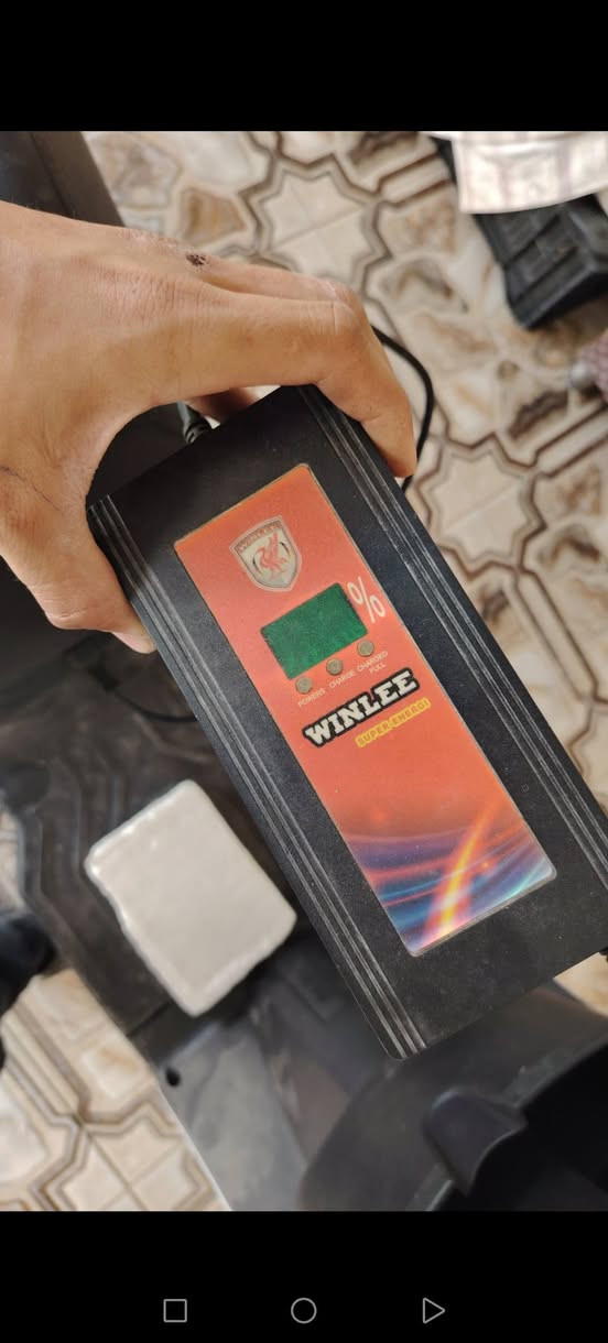 سلام عليكم    دراجه شحن للبيع  R7 شركه ونلي 2024
5 بطاريه 25 امبير  بطاريه من نوع TNEاصليه وشاحنه اصليه من شركه ونلي 

وايشارات شغال 

لايت شغال

بي نظام Rيرجع بگ

تايرات بلادي 

سرعه حقيقيه 60لو 62 و اربع سرعه او اربع نمر 
سرعه بل شاشه يقره حقيقي 100 بل 100 بدون اي غلط 

وعيوب  

 بس بطاريه واحد ضعيف لازم تبدله وخلص 

ويشتغل عن طريق بصمه فقط  ما يشتغل سويج 

وسعر 425 بي مجال قليل الي يريد يتصل عل هاي ارقام موجود  مكان بكركوك 

ورقم هاتف اسيا *********** واتس اب نفس رقم 

رقم كورك *********** واتساب نفس رقم
