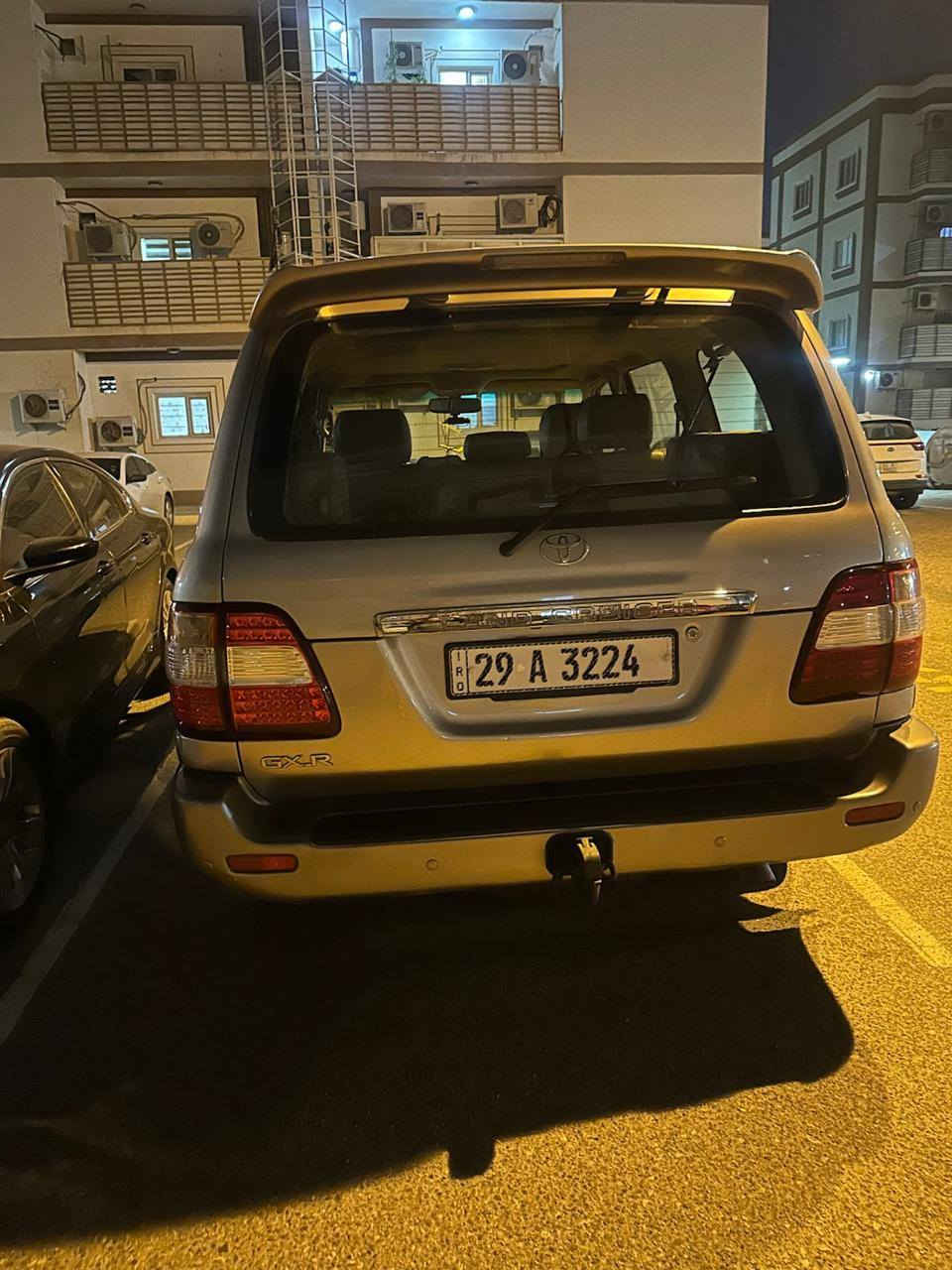 لاندكروز جكسارة ٢٠٠٥ اصل خليجي مكفولة من الصبغ والضربة ماعدا دعسة خفيفة في الصندوق الخلفي العلوي وتم معالجتها غيرها ماكو ، السيارة مال جناي كلشي جديد راجعة وكالة السيارة  محرك وكير جدد كفاله ادامة كاملة عليهم ، حدادية امامي وخلفي جديدة حتى الفلنجات وتبديل كل الجبن جدد ، منظومة تبريد نصب كومبريسر جديد ، منظومة زنون ، تخم تايرات جديد ، واتر بم وكلج مروحة وولف حماوة  وقايشات كلها نصب جديد جامه امامية جديدة نصب شاشة كاربلي حديثة ، كهربائيات فول كلها شغالة ، السيارة حمام وبوليش وسوادات وتبديل اكزوز جديد يعني السيارة مابقى بيها شي قديم لاتسأل افحص وشوف بعينك ، السيارة بأسمي هزة جديدة وغرامات صفر تحويل ثاني يوم رقم مميز ، مراوس بسيارة صالون حديثة او اوباما اصل ، وحسب السوك ، اكو مثل سيارتي مال  مزاد هاي تختلف عزيزي انت انا ابيع لجناي فقط ، العنوان البصرة مجمع اللمل السكني رقم ١ قرب ملعب جذع النخله ، التواصل *********** واتساب  للجادين فقط رجاءا . واسف على الاطالة . ابو الخصيب, البصرة
