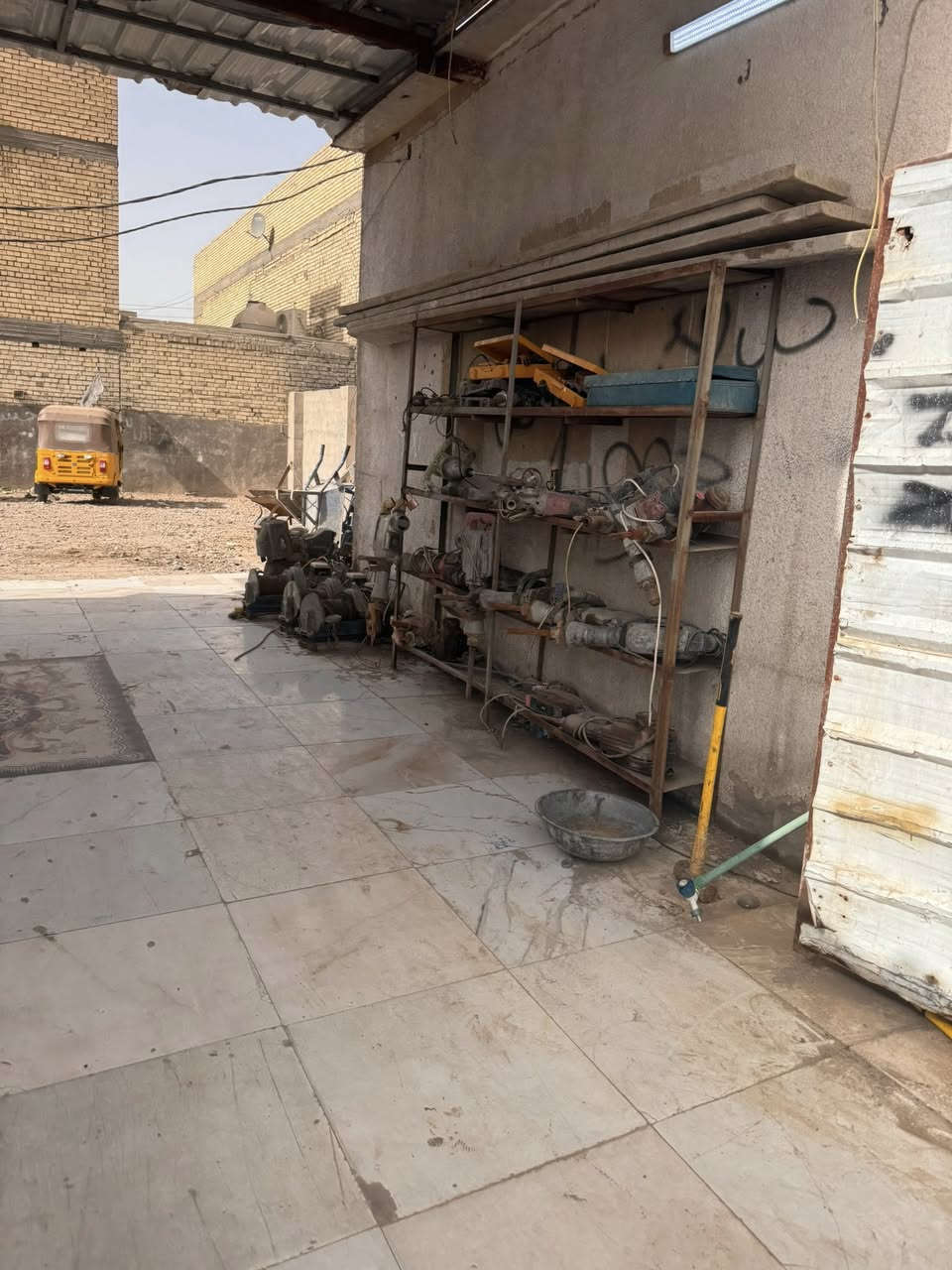 السلام عليكم كراج كامل للبيع بغداد ***********
