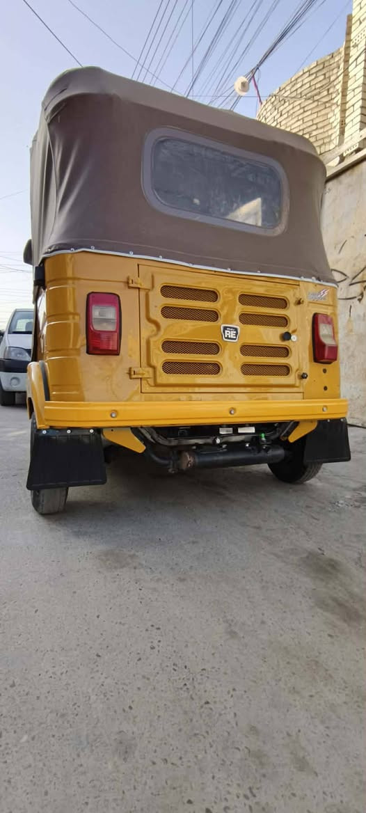 تكتك 20 رقم بغداد انگليزي  وهزة جديدة كفاله عامة كشر ومكينه قطرة صبغ مابيها ولاتعمير..تكتك جديدة مكانها بغداد الشعب سعرها 7800.  وبيها مجال ***********
