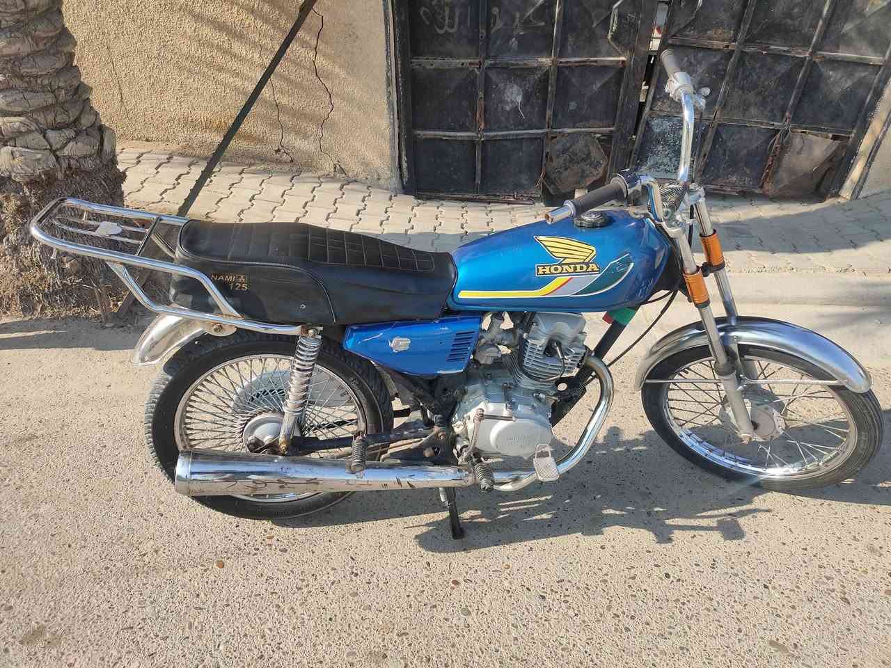 سلام عليكم دراجة للبيع حلوة أربعة كير صوت مكينة ناعم ما مفتوحة مكاني بغداد اليوسفية ب300 قفل قفل لا تعامل رقم ***********
