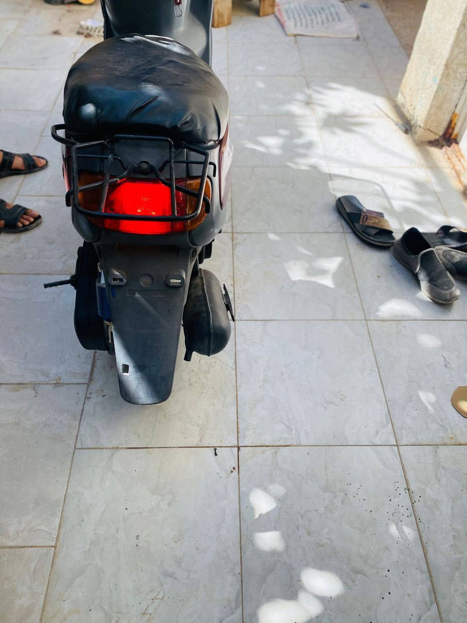 السلام عليكم
منغولي 2007 للبيع ما مفتوحة 
ما بيها نواقص كهربائيات.
***********
سعر 500 وبيها مجال..
