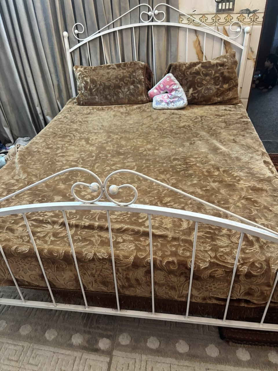 سرير تركي جديد مع دوشك طبي للبيع ***********
