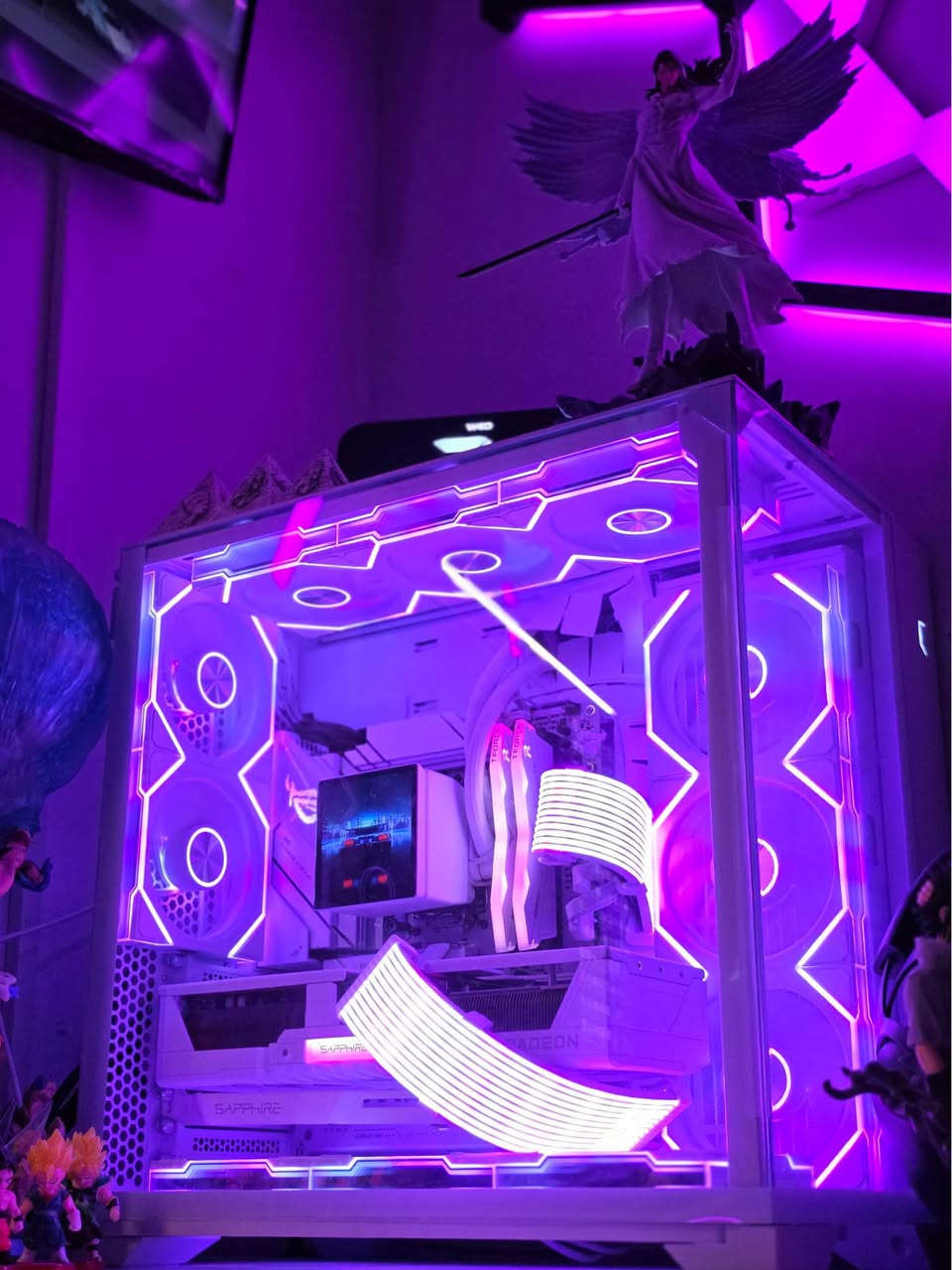 سلام عليكم ست اب كامل للبيع

نبدي بالكيس تجيمعة بيضاء بالكامل:
 المعالج : ryzen r7 7800x3D

المذربورد: asus rog strix b850 اعلى نسخة واي فاي وحبشكلات لون ابيض

الرامات: tforce DDR5 32G 6400hz

التخزين: 2تيرا / الحاسبة وياها 8 تيرا اذا تريد الهاردات كلهم الحساب يختلف وكلهم GEN4

كارت الشاشة : AMD RX 9070XT  16GB sapphire
نسخة بيضة

البورسبلاي: 850w كولد فول مود

المبرد :360ml LoVINGCOOL  نسخة مرتبة 

الكيس : ليان لي نسخه الكومباكت فچن مع 11 فان نسخ احترافية 
سعر الكيس 3،400،000
—————————————

نحول ع شاشات 
الاولى :MSI /32INCH/ OLED /4K /240hz
مواصفاتها باختصار شاشة عملاقة وهذا موديلها الي يحب يبحث عنها 321URXW
سعرها 1،400،000
الشاشة الثانية: MSI/27/2K/180hz
سعرها 200،000 الف
———————————-
نجي ع اكسسوارات وحدة وحدة

1-UPS 3KV ONLINE MTS سعر 350 الف

2-KEYBOARD GRAVASTAR V75PROنسخة النيون اندر نسخه
سعر الكيبورد 300 الف
3-MOUSE GRAVA STAR  XPRO نسخه النيون كذلك
سعر الماوس 200 الف
4-لايت بار براند مرتب تحكم لاسلكي قابل للتخصيص مع خلفيةRGB 
سعر الايتبار 80،000 الف
5-سماعات هايبر اكس كلاود3 وايرليس  جديد وليس اوبن بوكس 140 الف

6-نظارات VR META QUEST 2
كاملة ملحقات بالاضافة اكسسوارات مشتريلها تربطها ع حاسبة وتتونس باور بانك وكيبل نقل احترافي
سعرها 350 الف
8- كرسي ستنكر مرتب نسخة لطيفة
سعر الكرسي 160 الف
9-مايك شور m7b مع كامل ملحقاتة وكارت صوت خارجي مايك رهيب
سعره 350 الف

ماوس باد ريزر اطلس زجاجي
سعره 150 الف

ماوس كلوريوس مودلi2 وايرلليس
100 الف

اخوان الست اب ابيض مثل ما ذكرت ومكلفني هواي بالاضافة الاكسسوارات من اعلى ما يكون وافضلهم جودة بالنسبة كل الاجهزة كامله كراتين كلها شبه جديدة وبعدها بالضمان استخدام جداً قليل عنواني بغداد

***********

*********** بغداد, العراق
