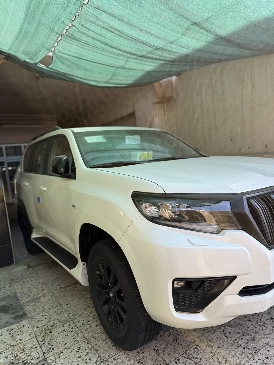 السلام عليكم للبيع برادو 2023  TXS ساز رقم سليمانية ب اسمي شخصيا ماشي 64 الف حقيقي
سيارة بيها مكانين بارد كلش صغار و براغي البنيد مفتوحة فقط و السونار مرفق بالمنشور مع الصور  باقي سيارة مكفولة كفالة عامة 

مواصفات بصمة فتحة سبير تعليك 7 راكب 3 قطع تبريد كامرة خلفية حساسات امامي و خلفي تحكمات استيرن جهتين كشنات جلد كشنات الأمامي كهرباء شاحن وايرليس و باقي مواصفات المعروفة 

مكان السيارة بغداد 

رقم الهاتف ***********
