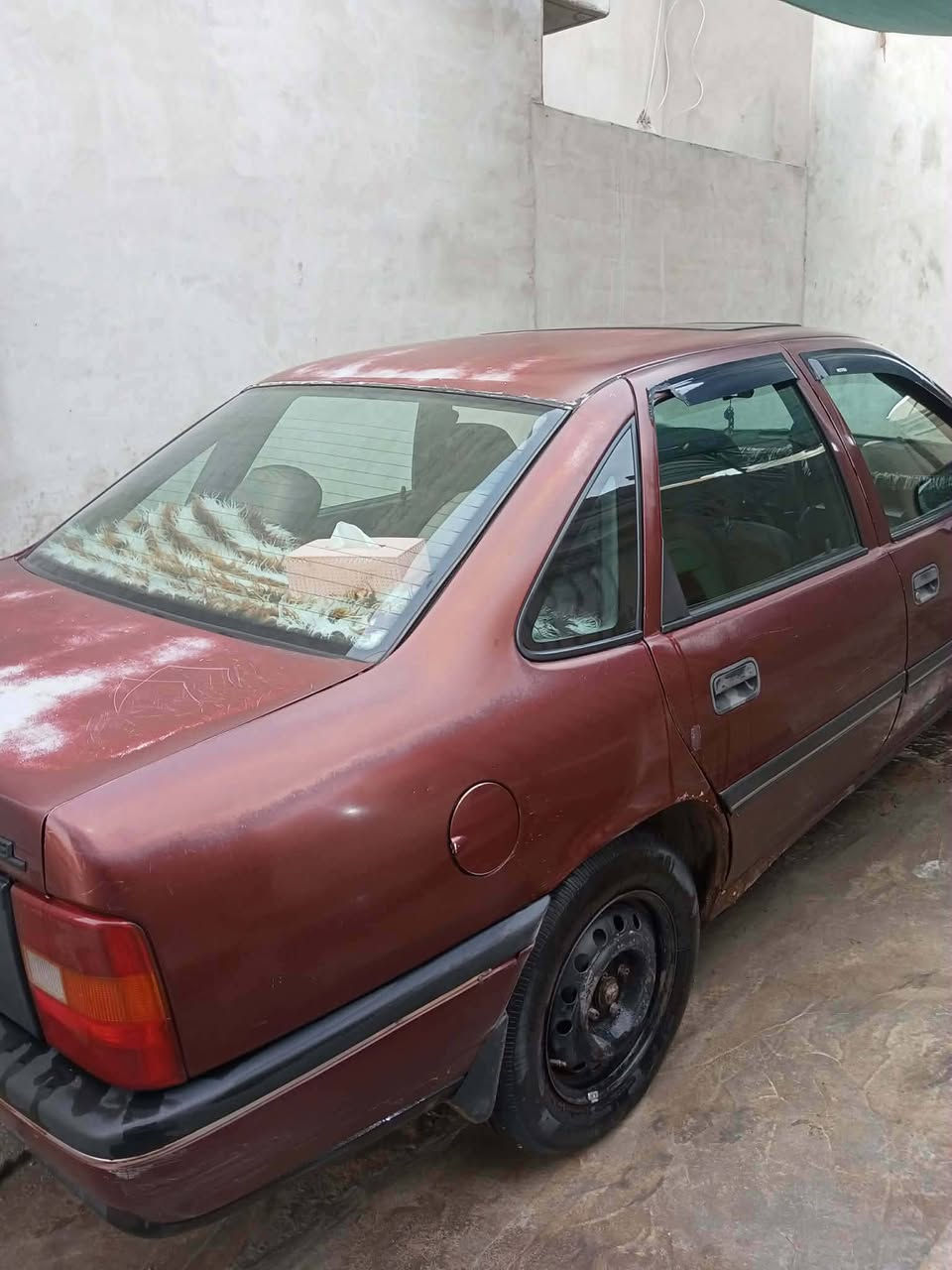 السلام عليكم 
اوبل فيكترا موديل 1991 
 حجم 20
سلايت
محرك لا صرف لا نفخ لا بخار 
كير محرك شرط
كوبون بانزين بيها
سيارة باسمي 
شرط وكالة وتحويل
 تدفئة 
كير اتوماتيك 
سيارة كاملة
ضرر دوائر ودوسات فقط
وباقي بدون صبغ شرط
رقم نينوى
داخل نضيف
 سعر 45
***********
***********
