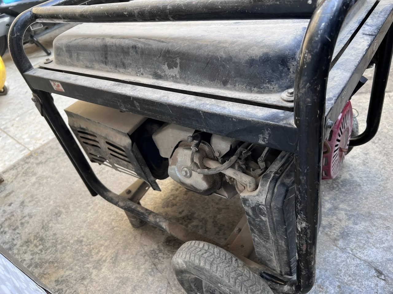 سلام عليكم مولد بانزين ٥ كيفي نظيفه كلش ما مفتوح اي برغي بيه يعني ع البلاد سعر ٢٠٠ الف عنواني بغداد الستفسار ع ***********
