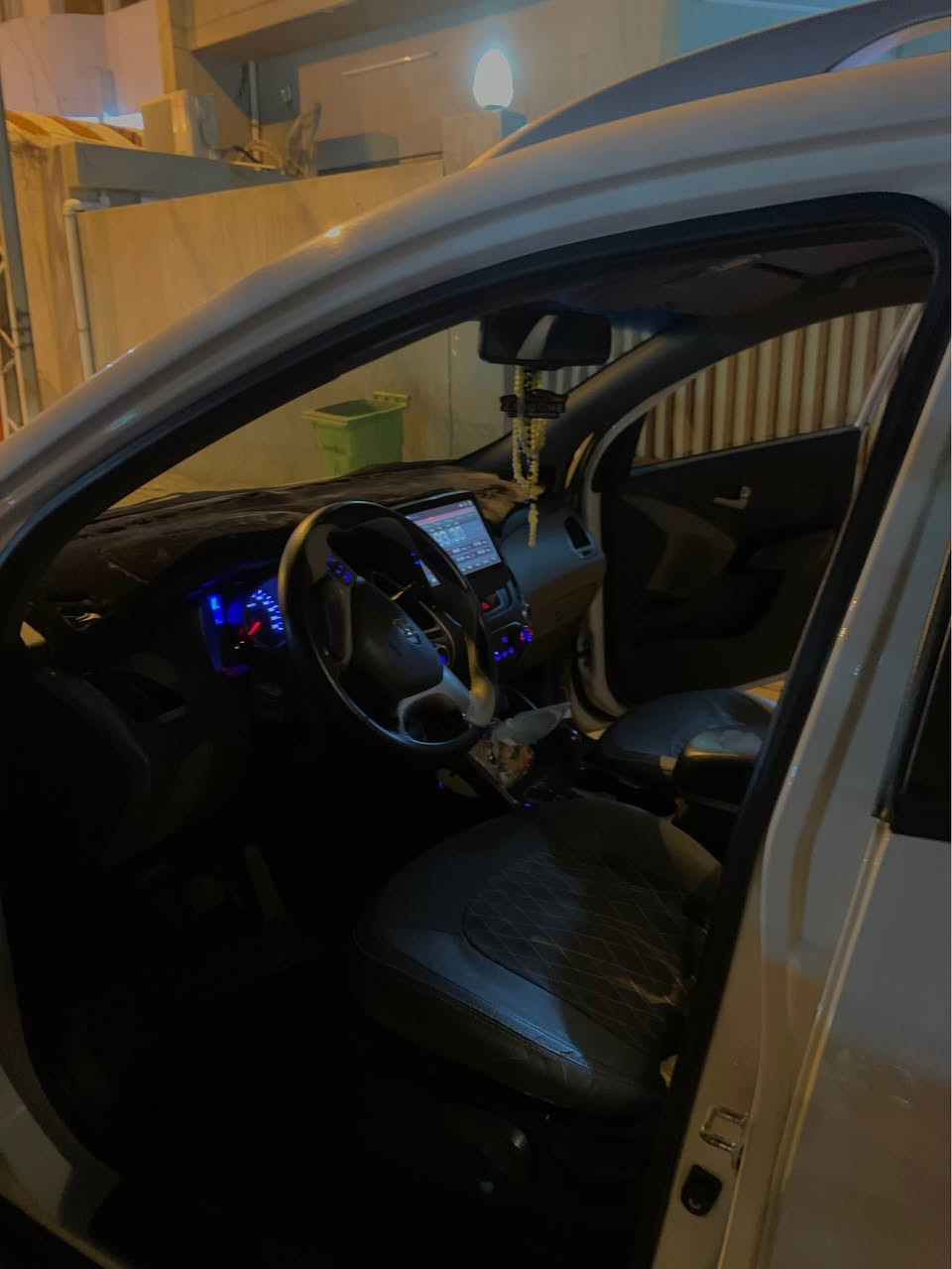 توسان خليجي
موديل 2013
عداد مسافه 141000 كم 
محرك 2000 دوش
كاميرا خلفية
5 راكب
المواصفات//
-تحكمات ستيرن 
-تدفئة
-تبريد
-كير ومحرك شرط
-زوج تايرات جديدة
-شاشة كبيرة
-رقم جديد (اربيل)

السيارة كلـــيــن ونظيفة جدا بمعنى الكلمة
سـعـر الـسـيـارة  160 وبيه مجال
العنوان كركوك

للاستفسار ***********
يوجد واتساب ايضا كركوك, العراق
