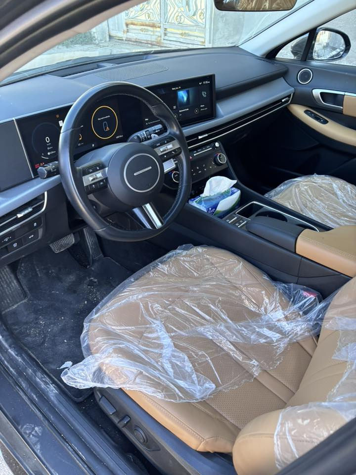 السلام عليكم. سوناتا 2024 
كشنات جلد
فول بانوراما رادار 3كامرات فول للاخير السياره حادثها بارد بل جاملغ الامامي والجاملغ كلير وقطعتين كلير (كلير امريكا) ماشية 60 الف كيلو بدون شاصي ولغد ايرباك ماطاك رقم مثنى شهداء للاتصال ***********
السعر عند الاتصال.
