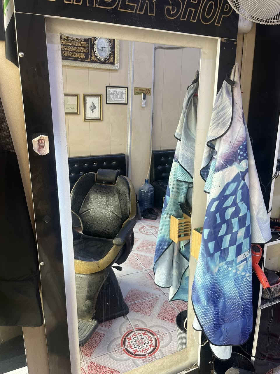 للبيع وعنواني البصره
***********
الكراسي والقنفات والمرايات وكلشي موجود بالصور للبيع
