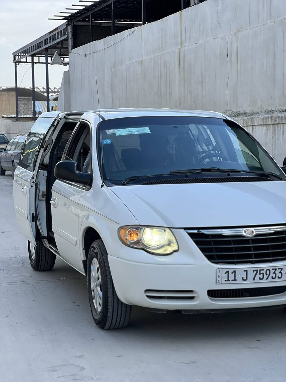 للبيع
كرايسلر كرفان  2007 

السياره بدون قطره صبغ 
ماشيه 130الف 
مواصفات 
تحكم ستيرن
كشن كهرب 
كشنات بلع سياحي 
كيجات ابيض وموضح بالصور
مثبت سرعه
قطعتين تبريد 

السياره بدون قطره جراد 
كلها على وضع الشركه

تبريد شغال 
تدفئه شغال 

كير ومحرك شرط درجه 
اولى
ضدر امامي خلفي 100/100

السياره فضل من الله بدون اي نقوصات

 بأسمي سنويه2030
رقم مسطره
مشروع وطني 
هزه وفحص جديد 

شرط التحويل والوكاله 

المكان نينوى

السعر (95) وبيها مجال 

***********
***********
