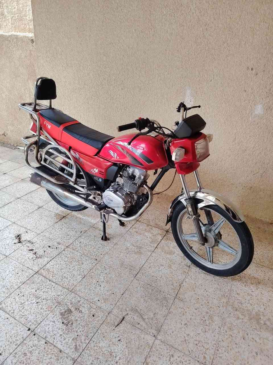 السلام عليكم
دراجه فيومه للبيع موديل  2012  أوراق دراجه كلش نظيفه كهربائيات سلف شغاله المكان واسط / قضاء الحي الشراي الاتصال على هذا الرقم *********** وآني خادم..
