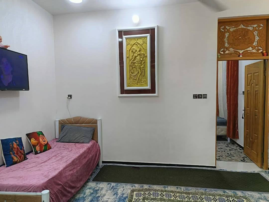 للبيع مساحه ١٢٠طابو زراعي سند 25/ طابقين ثلاث غرف نوم مطبخ واستقبال اوهول مجمع صحيات عدد 2/  شارع 80 خلف محطه اضواء بابل ***********
