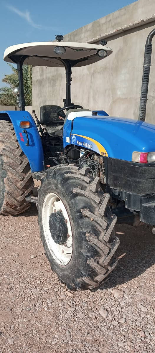 السلام عليكم مكينه للبيع نيوهلند مكينه نضيفه رقم ديالى مكان ديالى الاتصال عل رقم ***********
