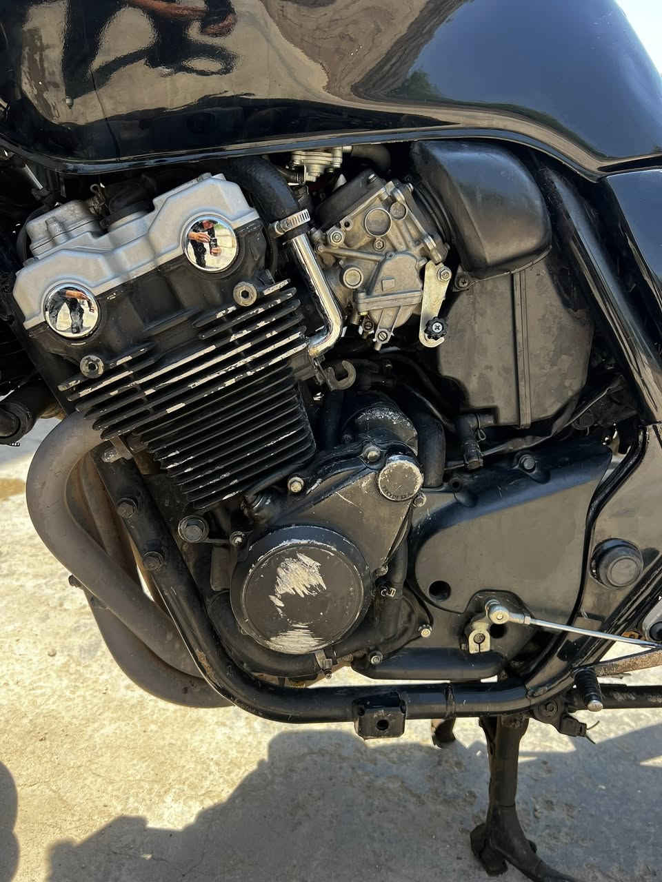 هوندا cb400 جيل ثاني 16 ولف مكفوله كفاله عامه من النضوح ولتبخير ولصوت مفتوح بس قبق كلج للمصادقيه و امانه الله فتحته لان عينه الدهن انكسرت وضطريت افتحه الغي العينه اسدها ورجعت شديته دراجه تخبل ما ناقصها شي مرتبه ونضيفه بيها دكمه باور تخليلك الدراجه اطير اذا مو 180 وتعبر نكره وحده ترايك وين متريد الدراجه كلك كلك كلك اكفلك سرقه بيها بس ورقه مال معرض سبب البيع اني سايق دلفري وما متفرغ الها عايفها بمكانها سعر مليونين وبيها مجال للشراي 2.000.000 مكاني بغداد البياع رقم ***********
