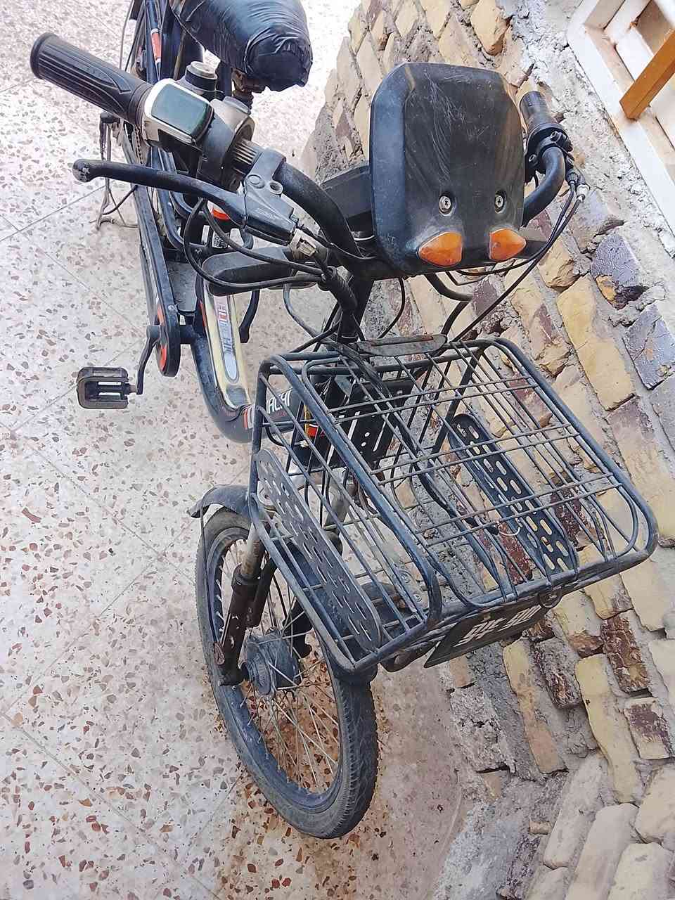 للبيع بايسكل شحن يحتاجله بطاريات غراضه كلهن موجودات حله السعر 65 وبي مجال ***********
