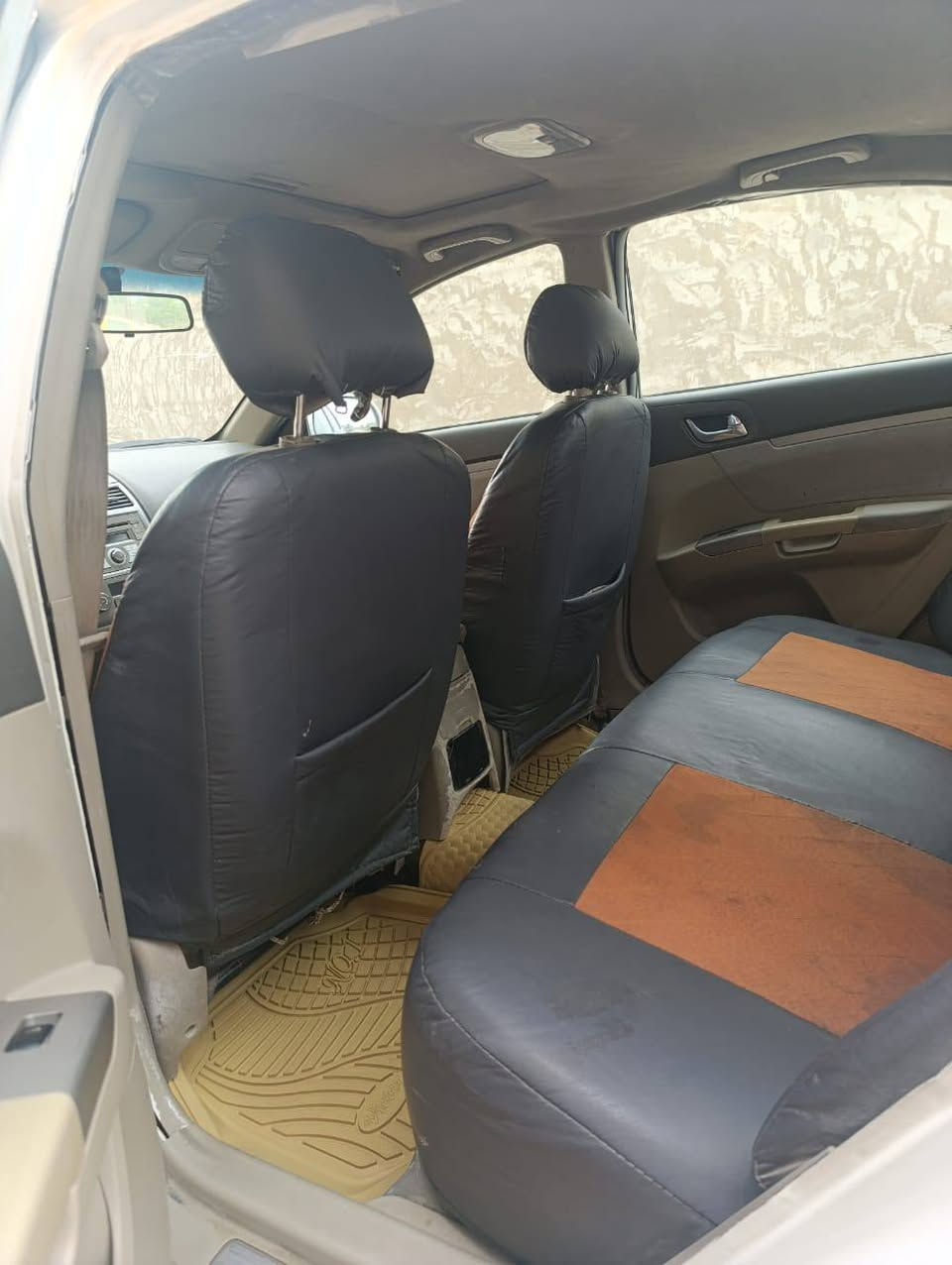 سلام عليكم ورحمة الله وبركاتة سياره ام كراند لبيع سياره خير من الله ما نقصه اي شي مكفوله كفاله عامه مكانه كربلاء اسعر 50ارقم ***********
