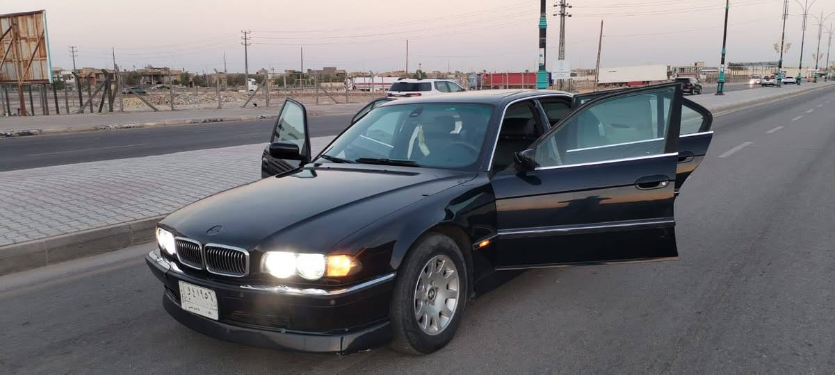 السلام عليكم 
خفاش موديل 2000 

مكينه 44 دينمو ماء 

السياره فول موصفات حته الكشنات ام. طبلات 
السياره ع وضع الشركه ما ملعوب بكهربائياتها 
مصبوغه للجماليه اثر جراد يعني مكفوله من الضربه 

سياره ابسمنه ما اجاوب عل مازنجر اتصل ع رقم وتدلل 
***********
