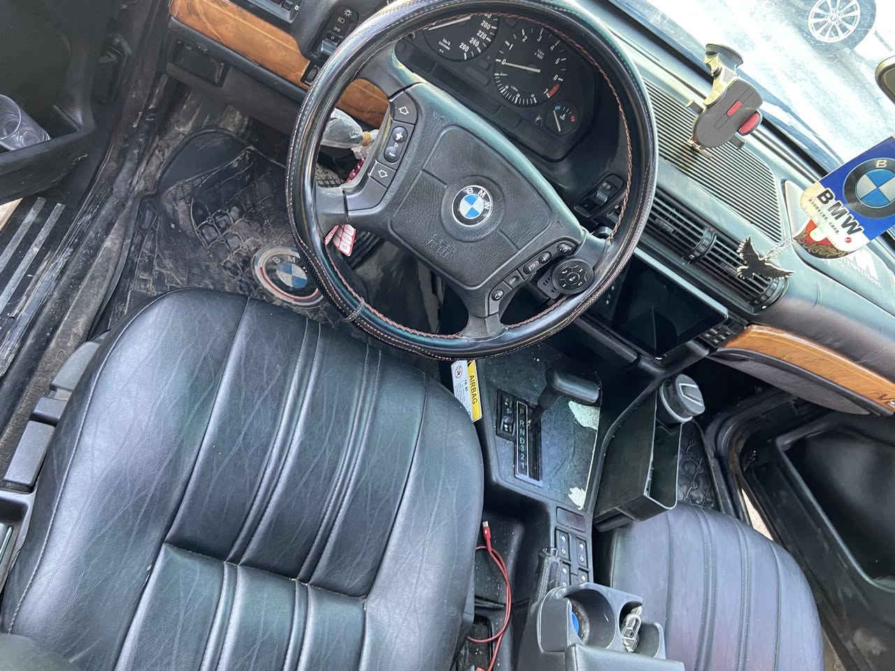 سلام عليكم للبيع BMWموديل 1993فول فول مواصفات  تبريد ثلج ❄️قفل مركزي جامات كهربائي سقف سلايت لايات زينون مسجل شاشه تحكم شاشه كشتات جلد اسود بدون ضرر فقط صبغ جماليه وياله تخم جديد حجم اصل فصل 730 كبس V8 كير   اوتماتيك رقم  دهوك بسمي سنويه جديد لغايه 2030 دفتر بانزين عنوان كركوك  سعر 55وبي مجال رقم الهاتف ***********
