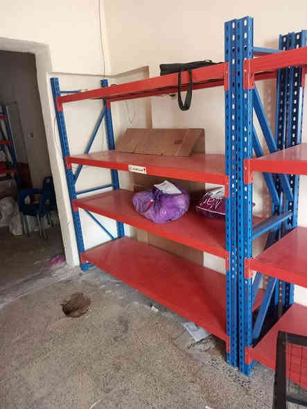 السلام عليكم رفوف للبيع الثقيل مترين في مترين عرض 40 للبيع عدد 3المكان الشعب للاستفسار ***********
