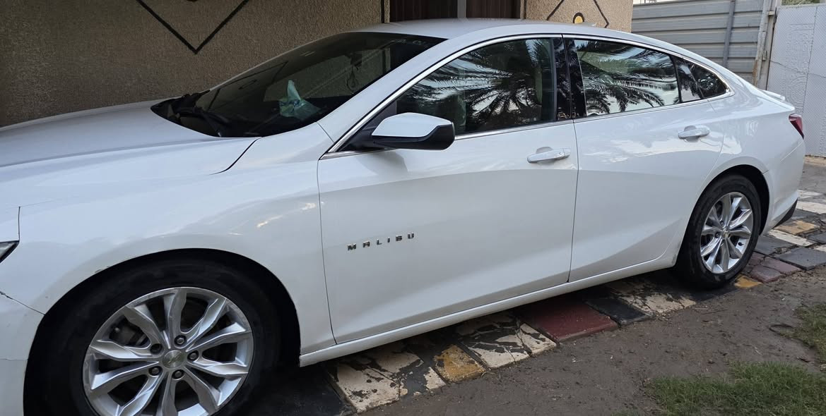 ماليبو LT
وارد امريكي محرك 1.5 turbo
موديل 19 لون ابيض رقم بغداد
حادثها بسيطة طخة بالجاملغ من جهة السايق مصبوغ وايضا شوية من باب السايق فقط صبغ مباوك لون والباقي كلة مكفول والحادث بالصور واضح جدا
السيارة ما شاء الله جديدة وماشية 68mil
بصمة تشغيل و أبواب وجنطة 
وشاشة وكامرة 
وايضا بطارية وتايرات وادامة كاملة مسويلها مناقصه شي فقط صدرها ٧٠ بالمية
السعر ٩٨ ورقة
مكاني بغداد عويريج
رقم الهاتف ***********
