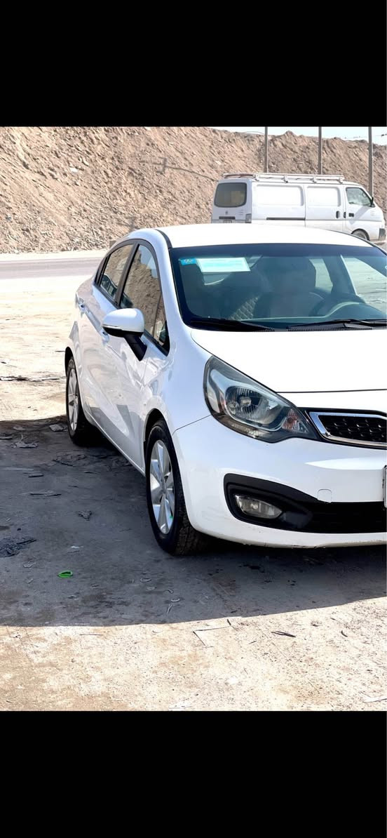 السلام عليكم كيه ريو 2014 خليجي سياره مكفوله كفاله عامه من الضربه والصبغ  بأسمي تحويل ثاني يوم   كير مكينه بلكارتون حداديه  جديده  كهربائيات كلها شغاله تبريد تدفئه شغاله السياره ما ناقصها برغي *********** متواجد واتساب  مكاني الزبير Singapore
