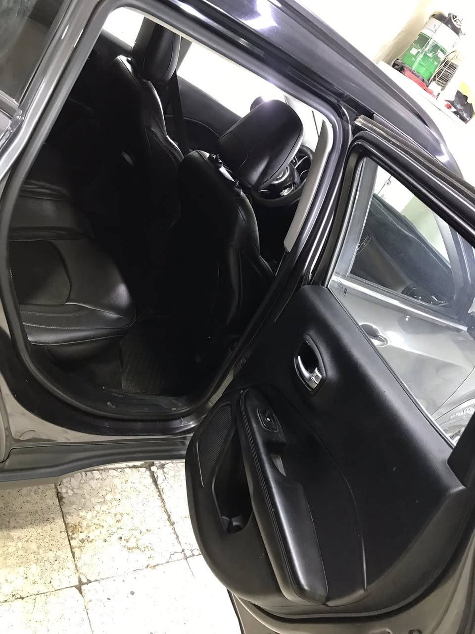 سلام عليكم عندي جيب كومبارس
سيارة فول بصمة تحكمات ستيرن قطعتين تبريد صندوك كهرباء 
محرك 2400
سيارة يحتاجله شويه نقوصات 
عنواني احي جامعه 
سعره 115
بيه مجال 
***********
