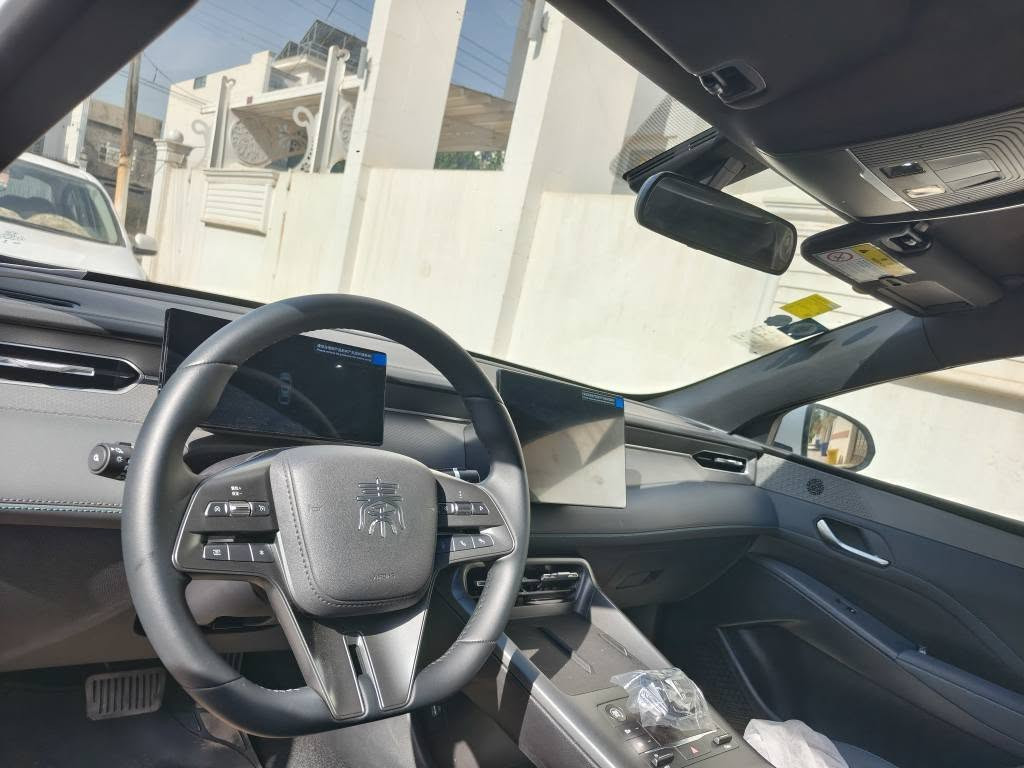 Byd qin plus 2025 زيرو زيرو زيرو 
تمشي بالتفويلة 2100k
السيارة زيروو مكفولة من  الرصعة ومن الشخط ومن الضربة

ماشية (600)كيلو  متر فقط زيرووو زيروو
مرقم كركوك باسمي تحويل مباشر 
•(شحن_هايبرد بانزين) 
سعرها (126$) ورقة قفل من الاخير بدون معاملة ارخص زيرو بكل كركوك
•كاعيات qin plus البلادية وياها بنايلون
جميع ملحقاتها موجودة
• شاشة وسطية كبيرة
•شاشة كيج الكتروني
•تشغيل بصمة
•تشغيل عن بعد
• كارت تشغيل nfc
•ابواب بصمة
• سويج بصمة
•حساسات خلفية
•كامرة خلفية
•قطعتين تبريد
•لايتات زينون 
•كشنات جلد بيجي
•اوتو هولد
•تحكمات ستيرن
•حساسات اطارات
*لون ابيض داخل اسود
•منافذ شحن
•تحكم مري كهربائي
•اشاير بالمري
•شاحنة بلادي تجي  8 و 16 امبير انته تتحكم بيها تشحن السيارة ب ساعتين
•وضعيات ايكو_ سبورت _ نورمل
•بعدها بنايلون مال شركة
وبعد بيها هواي مواصفات 
مكانها كركوك
للتواصل مع مالك السيارة *********** كركوك, العراق

