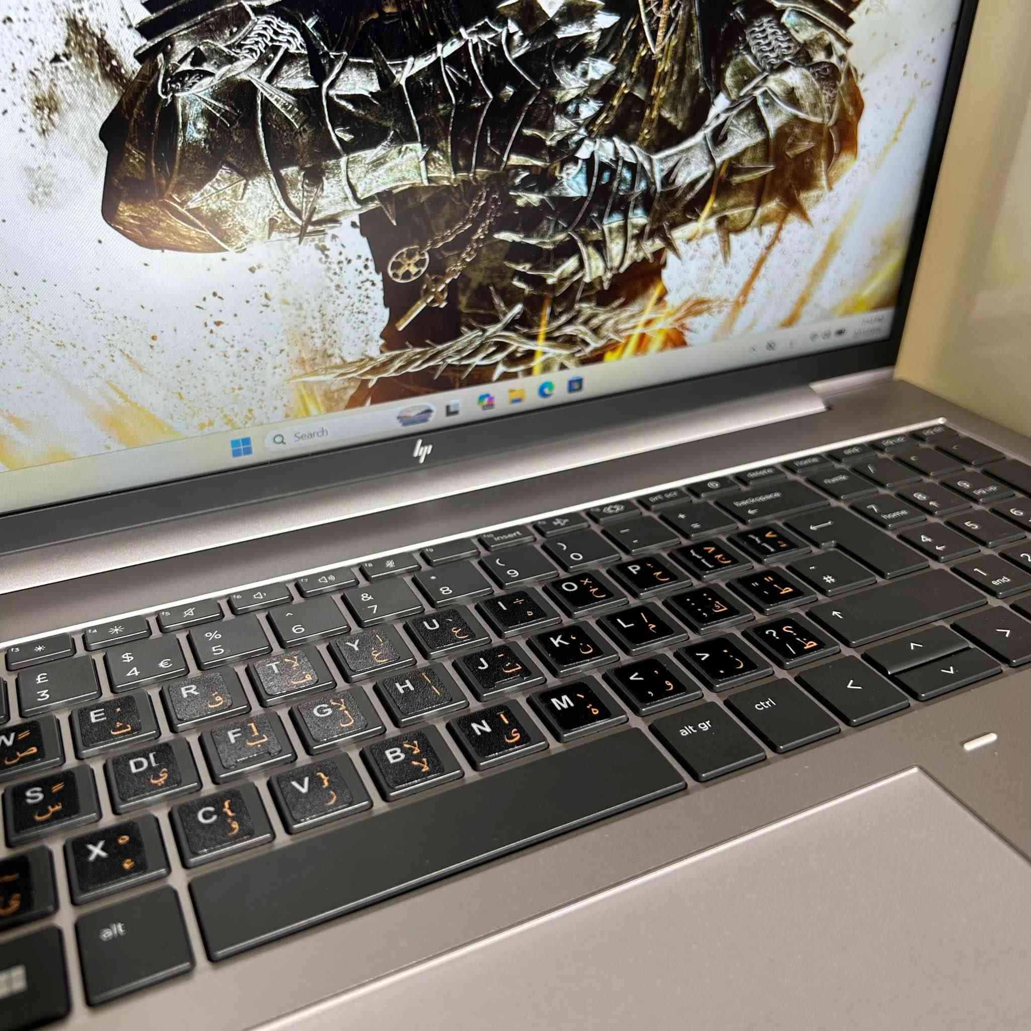 🔥 HP ZBook FireFly 16 G9

وحش الشغل الهندسي والتصميم والاحتراف

إذا تريد لابتوب فخم + قوي + رسمي للأعمال الثقيلة…
هذا مو جهاز عادي… هذا ZBook 🔥

⸻

💻 المواصفات الجبارة:

⚡ Core i7 الجيل 12 (1255U)
10 Cores / 12 Threads – أداء سريع وذكي للبرامج الثقيلة

🚀 رام 16GB DDR5 بسرعة 4800
أحدث جيل – سرعة واستجابة خرافية

💾 1TB NVMe Samsung SSD
مساحة ضخمة + سرعة إقلاع ونقل بيانات نار

🎮 كرت شاشة خارجي NVIDIA Quadro T550 4GB
مخصص للتصميم، الهندسة، المونتاج، 3D، أوتوكاد، برمجة

🖥️ شاشة 16 إنج FHD+ (1920×1200)
مساحة عرض أكبر من FHD العادي – مثالية للشغل الاحترافي

🔊 سبيكرات Bang & Olufsen الأصلية
صوت نقي وفخم

⌨️ كيبورد عربي / إنكليزي فل سايز
🔐 بصمة إصبع
🛡️ نظام حماية احترافي HP Wolf Security
📡 Wifi 6E أحدث جيل إنترنت
💼 ويندوز 11 برو 25H2 أصلي ومحدث

⸻

🔌 المنافذ الكاملة:
 • Type-C شحن
 • Thunderbolt
 • HDMI
 • USB
 • مدخل سماعة 3.5

⸻

🎁 والهدايا ويا الجهاز:

✔️ الشاحن الأصلي
✔️ حقيبة
✔️ ماوس واير ضوئي
✔️ ماوس باد Razer
✔️ سماعات أذن
✔️ ستاند هاتف

⸻

🚚 توصيل مجاني لكل العراق

📦 يوصللك داخل بكج مغلف ومحمي 100%
🔁 ضمان 7 أيام استبدال فوري

⸻

💰 السعر: 950,000 دينار فقط

📍 بغداد – شارع فلسطين – تقاطع الموال

⸻

هذا الجهاز مناسب للمهندسين، المصممين، طلاب الجامعات، رجال الأعمال…
إذا تريد جهاز يعيش وياك سنين بدون مشاكل… هذا اختيارك الصح 👌🔥 بغداد, العراق


**إذا كنت صاحب هذا الإعلان وتريد حذفه لأي سبب، رجاءا أرسل رسالة إلى الدعم الفني**